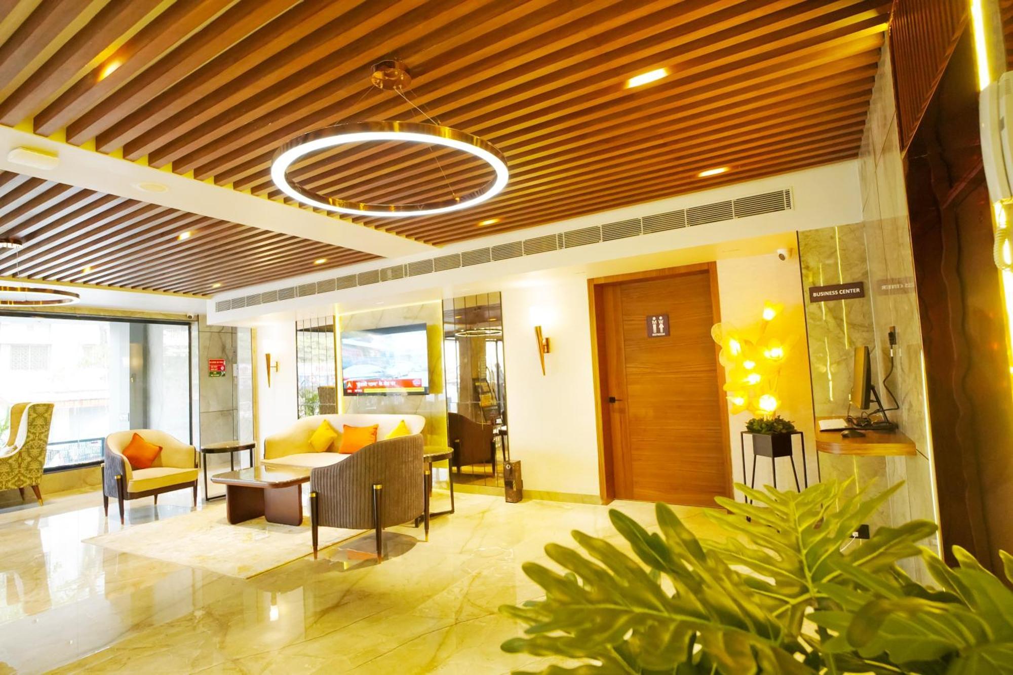 Ishaan Sarovar Portico 德奥加尔 外观 照片