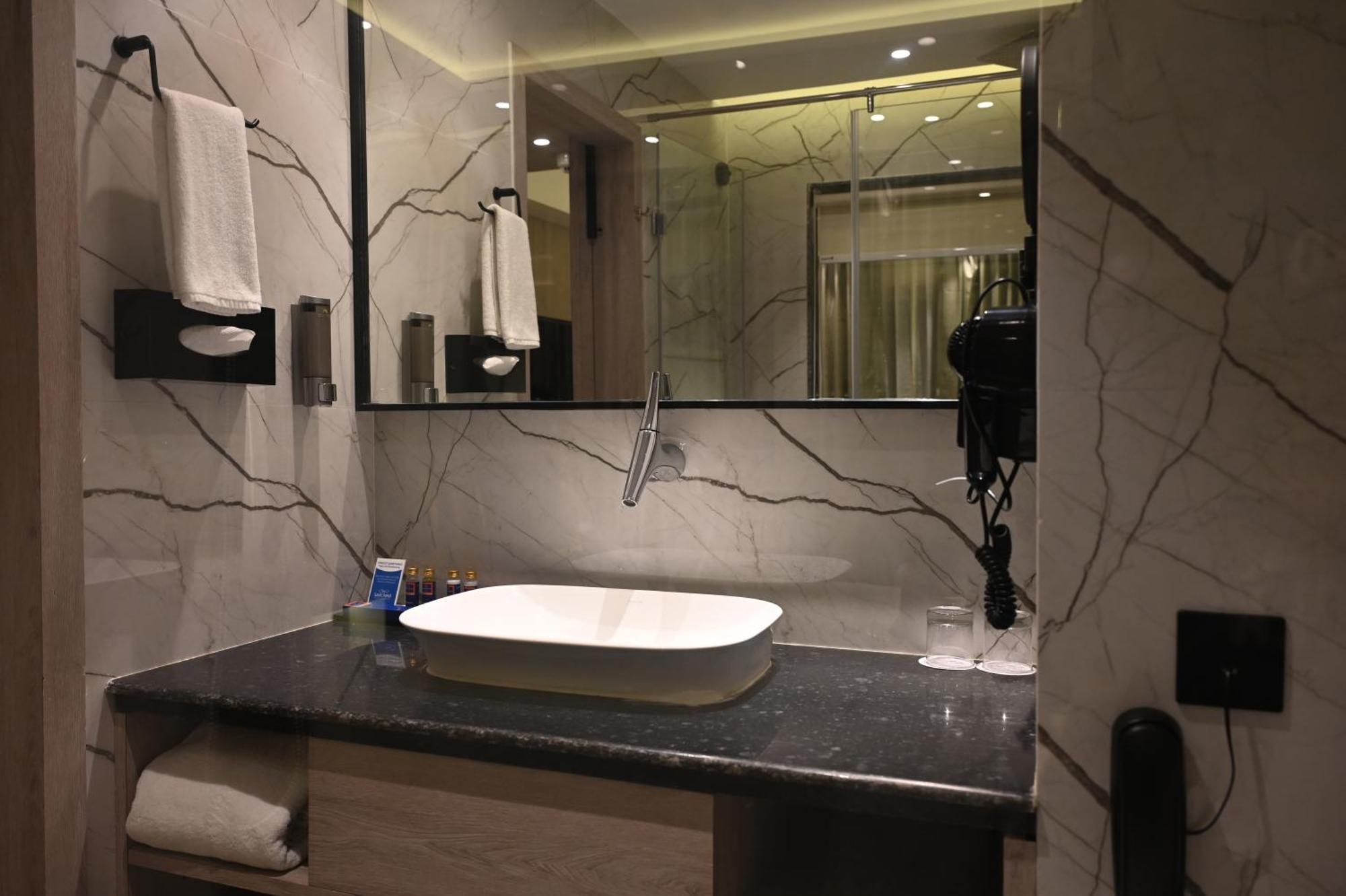 Ishaan Sarovar Portico 德奥加尔 外观 照片